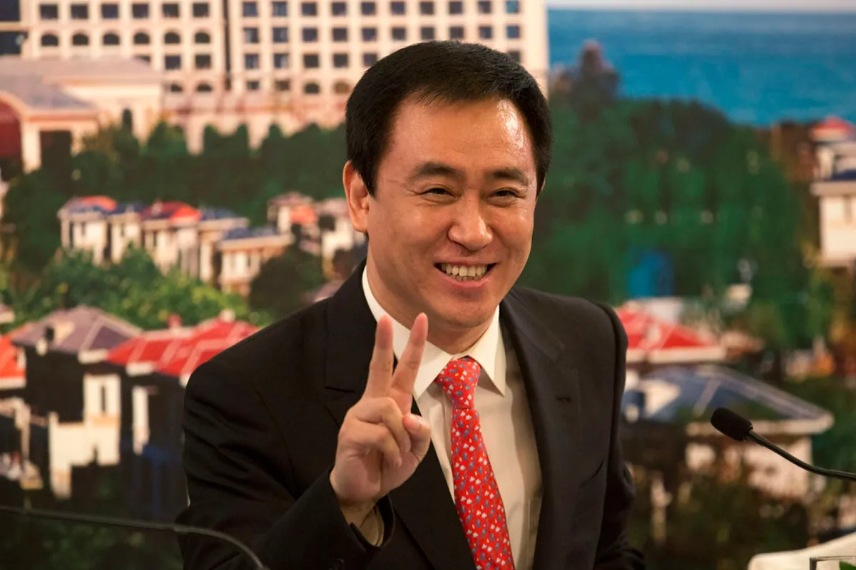 China condena a cadena perpetua al fundador del gigante inmobiliario Evergrande