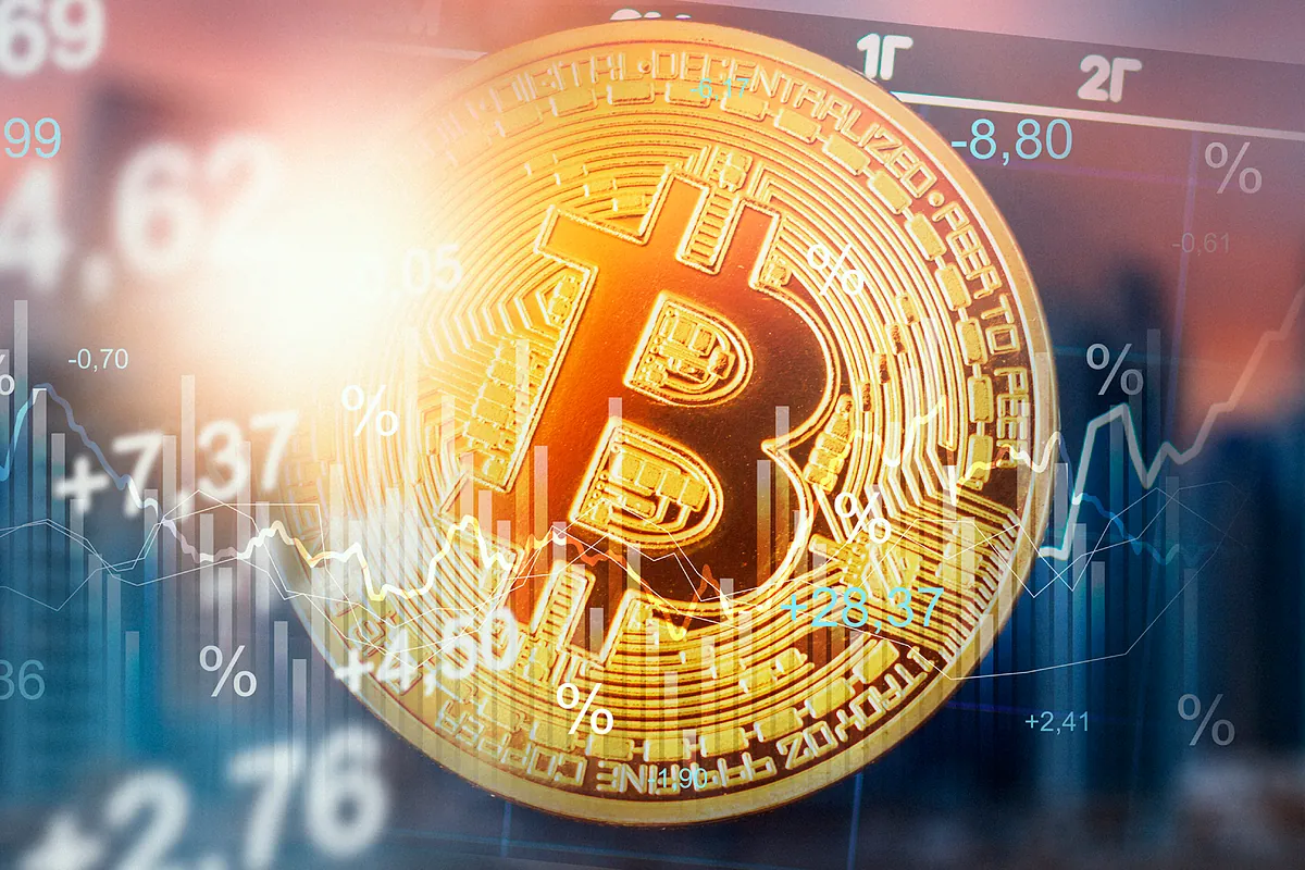 El bitcoin sube un 12% en dos días y recupera los 72.000 dólares