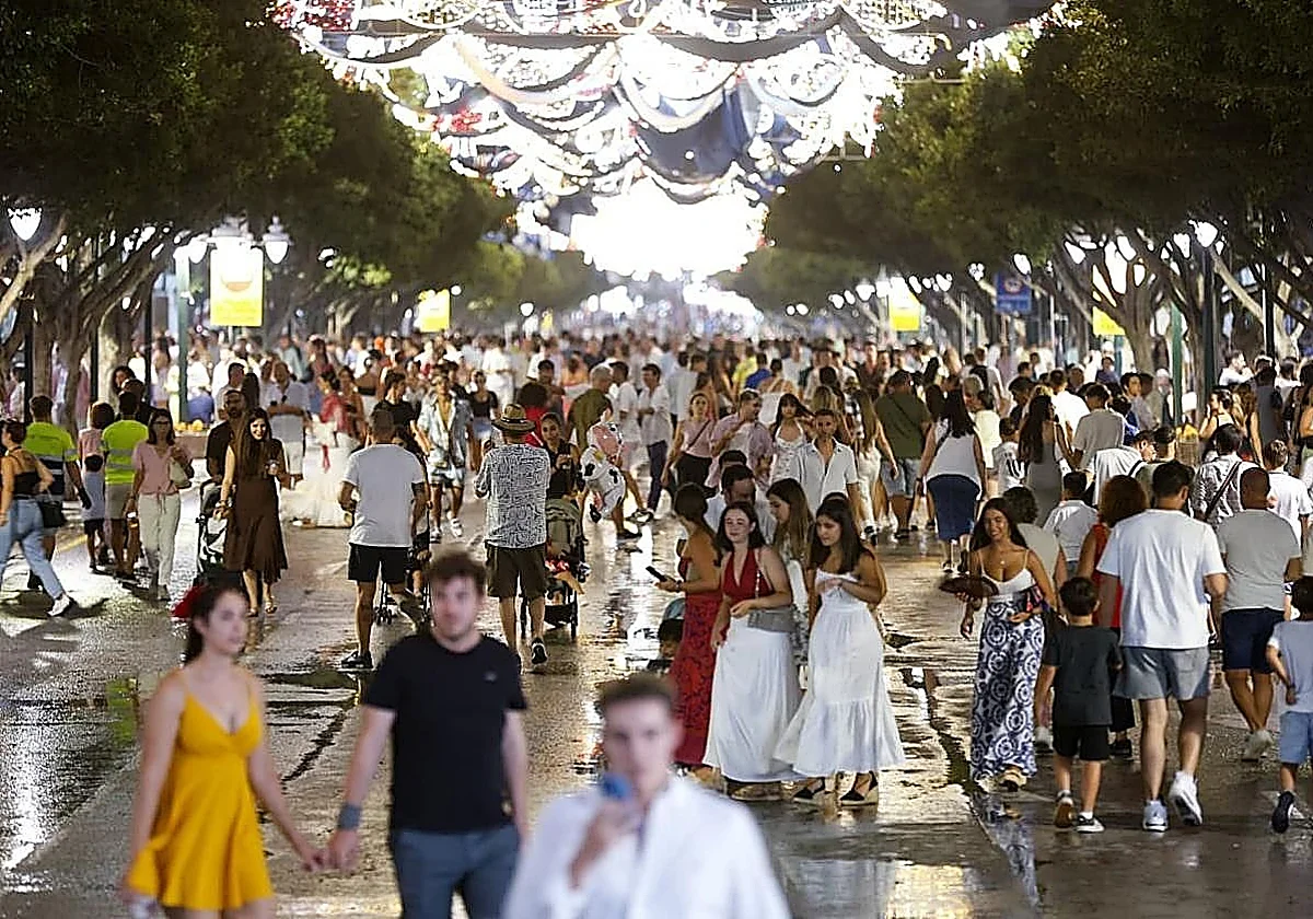 Detenido por presuntos tocamientos a dos jóvenes dentro de una caseta en la Feria de Málaga