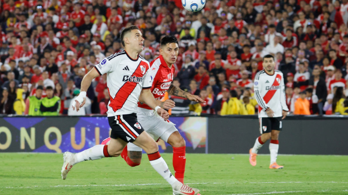 La fuerte discusión en pleno partido entre 'Chacho' Coudet y Santos Borré: “Cerrá el c...”