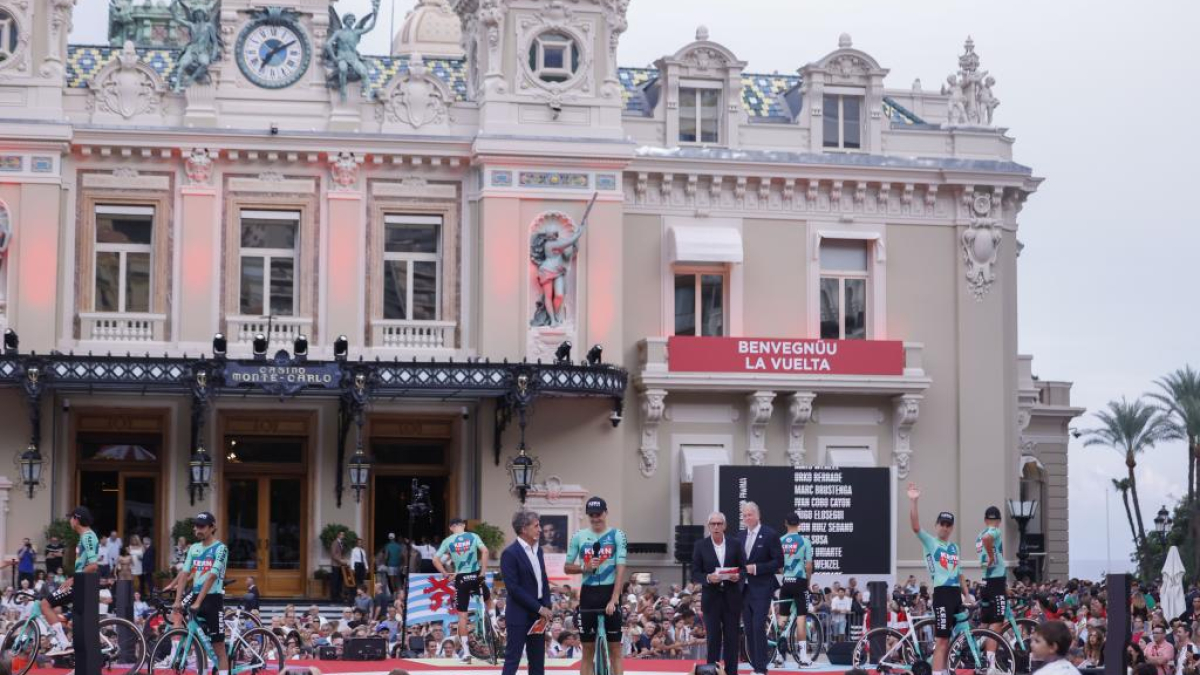 Glamur, vatios y Pogacar: LaVuelta prende la mecha en Mónaco