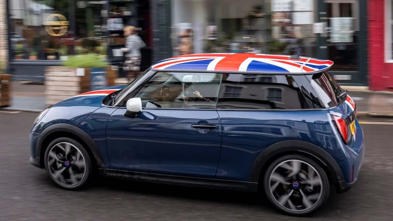 Hay una cosa que ningún MINI ha cambiado desde 1959 y el próximo eléctrico apunta a darle la vuelta