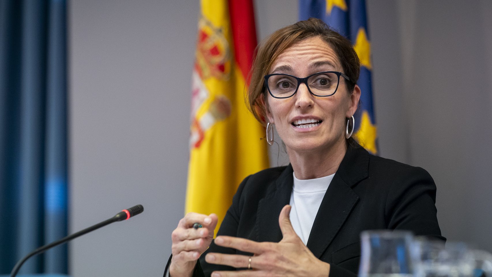 Sanidad busca médicos y enfermeros para Ceuta pese a negar que exista el colapso: "Ofrecen contratos de días"