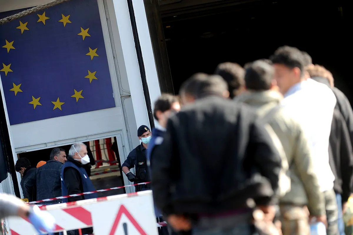 La expulsión masiva de migrantes era un tabú en Europa hasta que llegó MAGA
