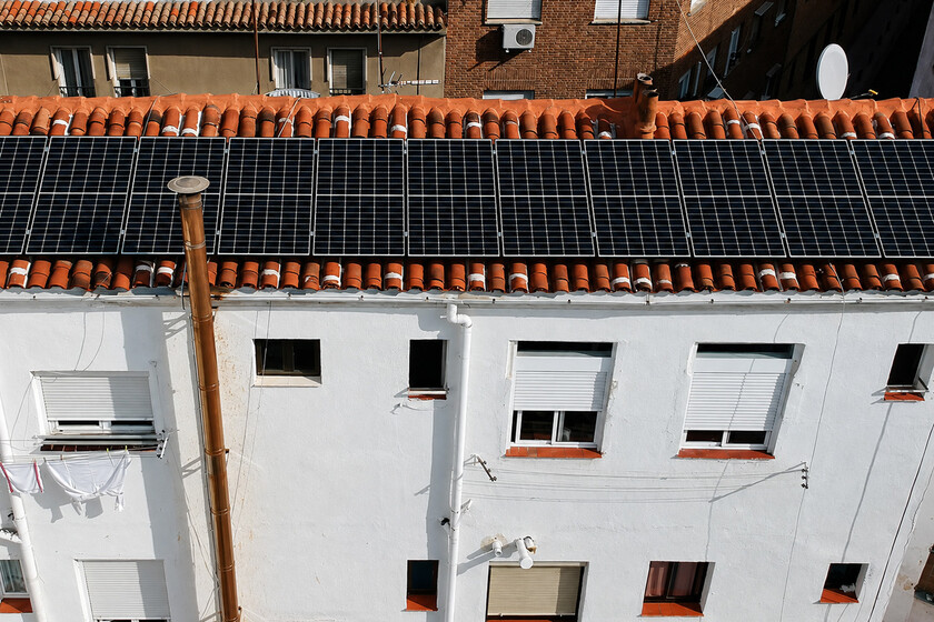 A España le sobra sol: bate récords de energía solar mientras tira una buena parte a la basura