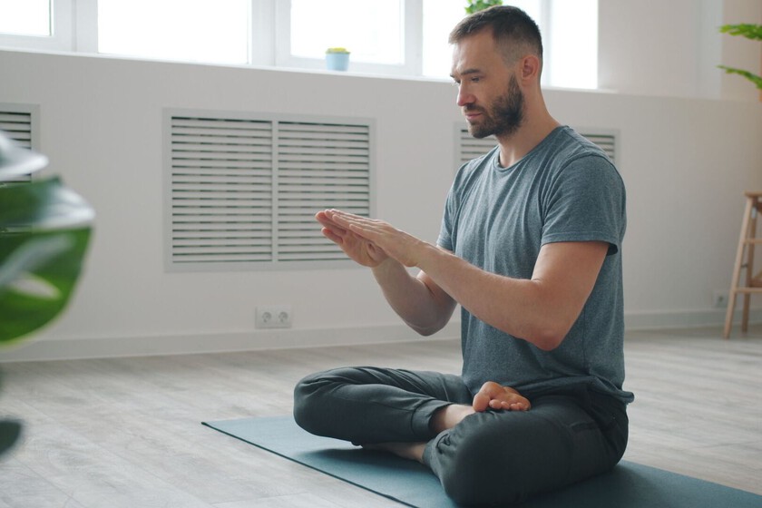 Pensábamos que meditar para reducir el estrés exigía demasiado tiempo. La ciencia ha demostrado que bastan unos minutos al despertar