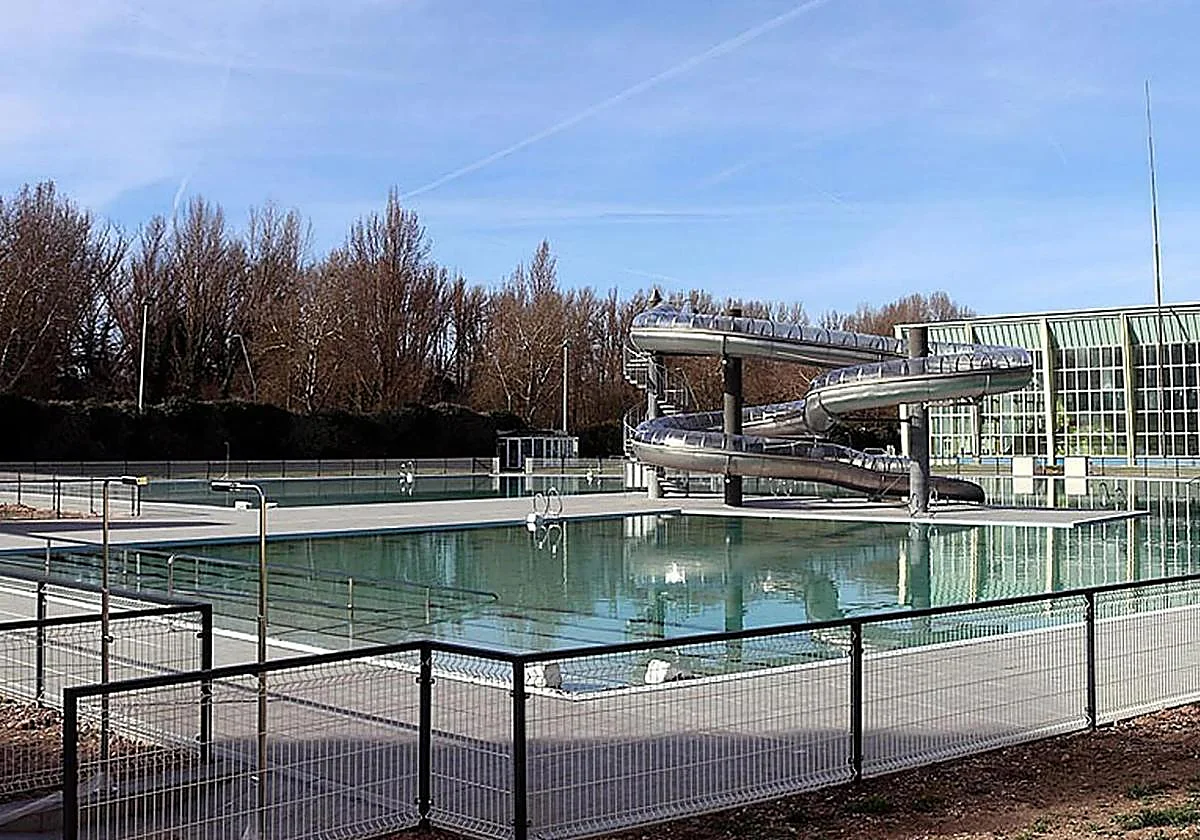 Multas de hasta 3.000 euros para cuatro menores por defecar en una piscina municipal de Burgos