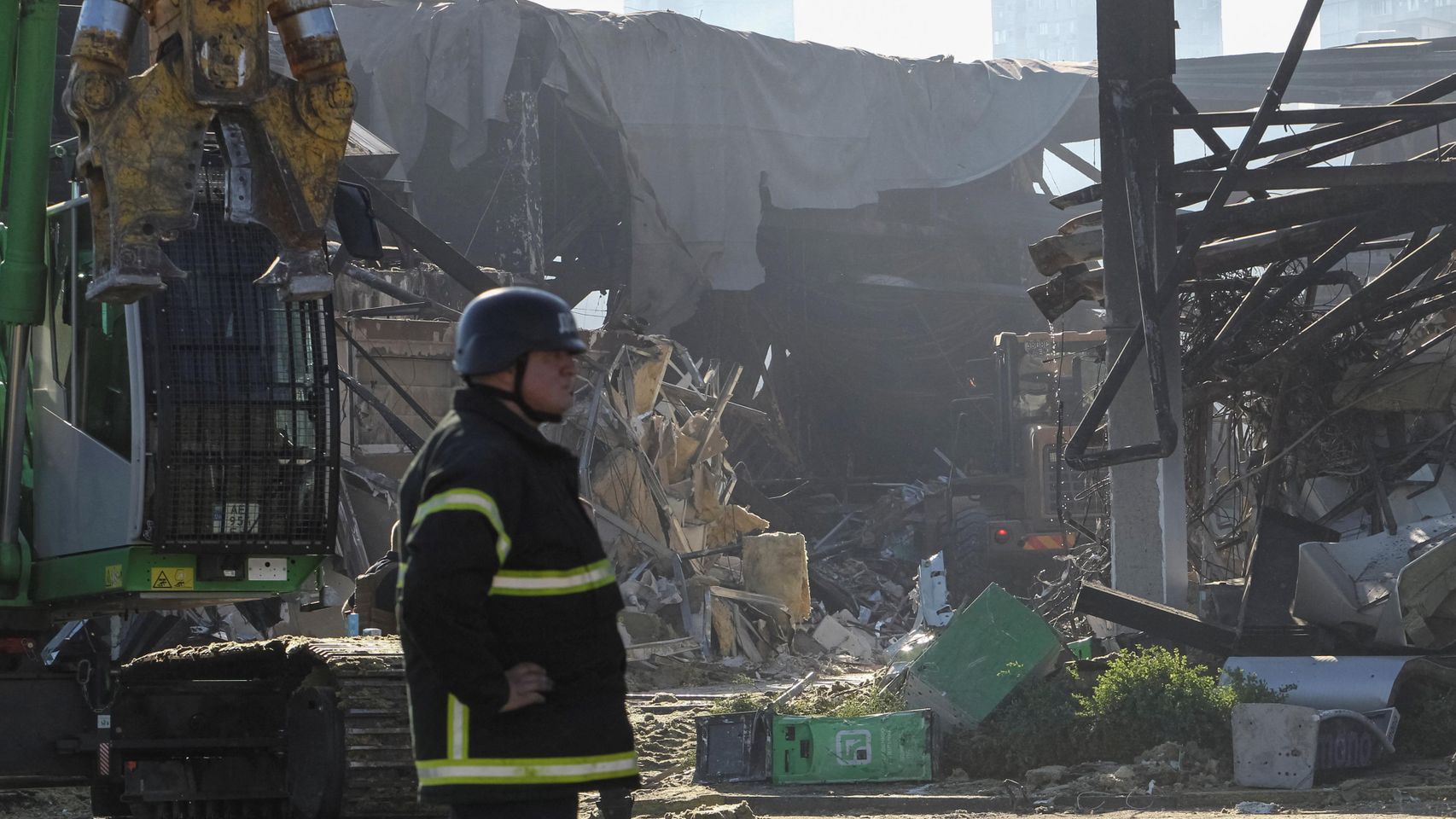 Bruselas tilda de "terrorismo" el ataque ruso contra un centro comercial en Ucrania que ha dejado 16 muertos