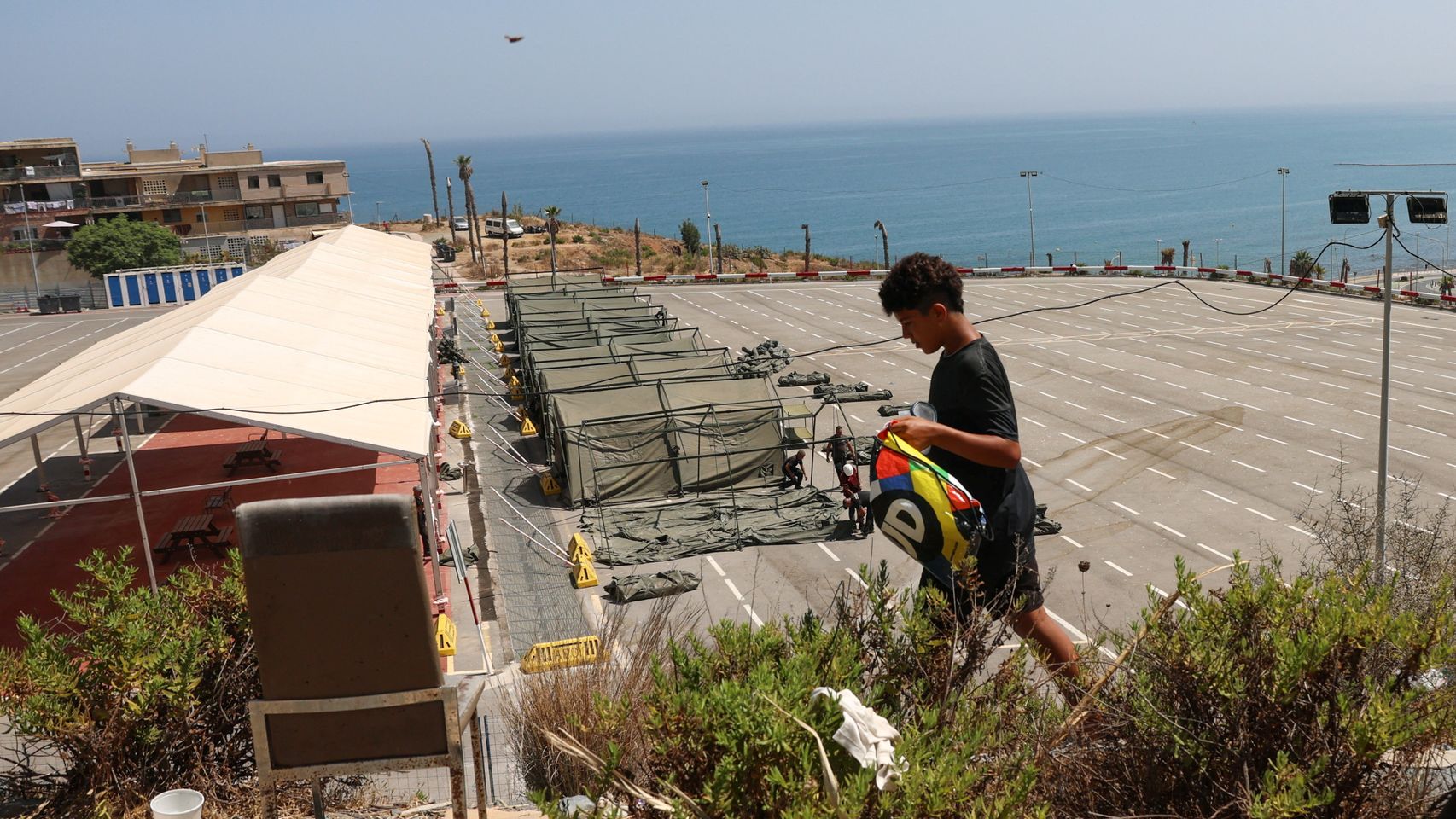 Marruecos ofrece autobuses para repatriar a sus menores en Ceuta, pero ellos se niegan: "Me quedo hasta que me den asilo"