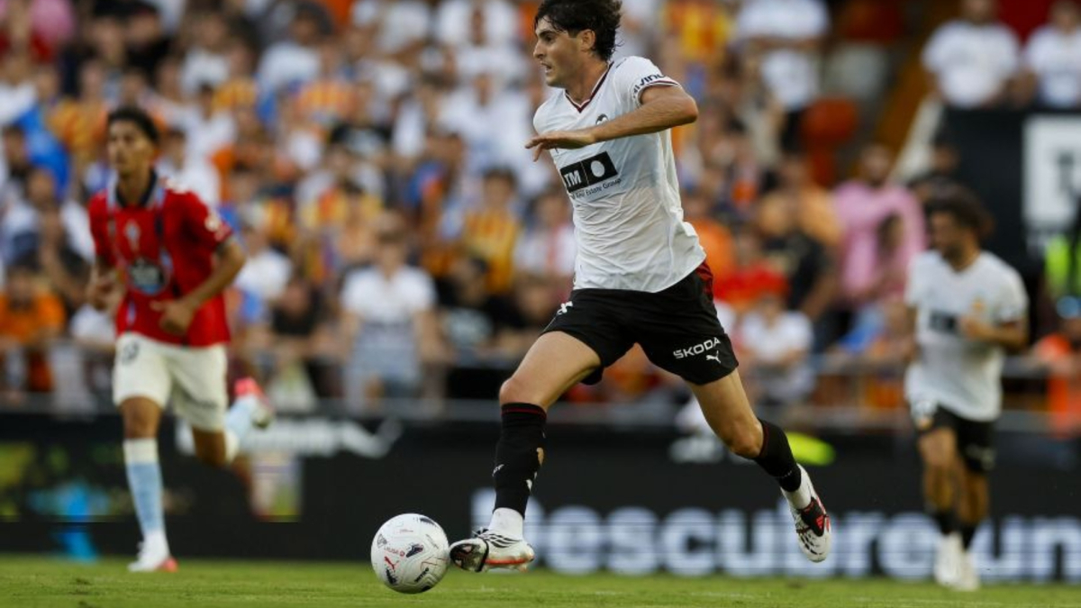 Javi Guerra, sobre los pitos de Mestalla: "Nosotros también queremos ganar, pero no siempre se puede"