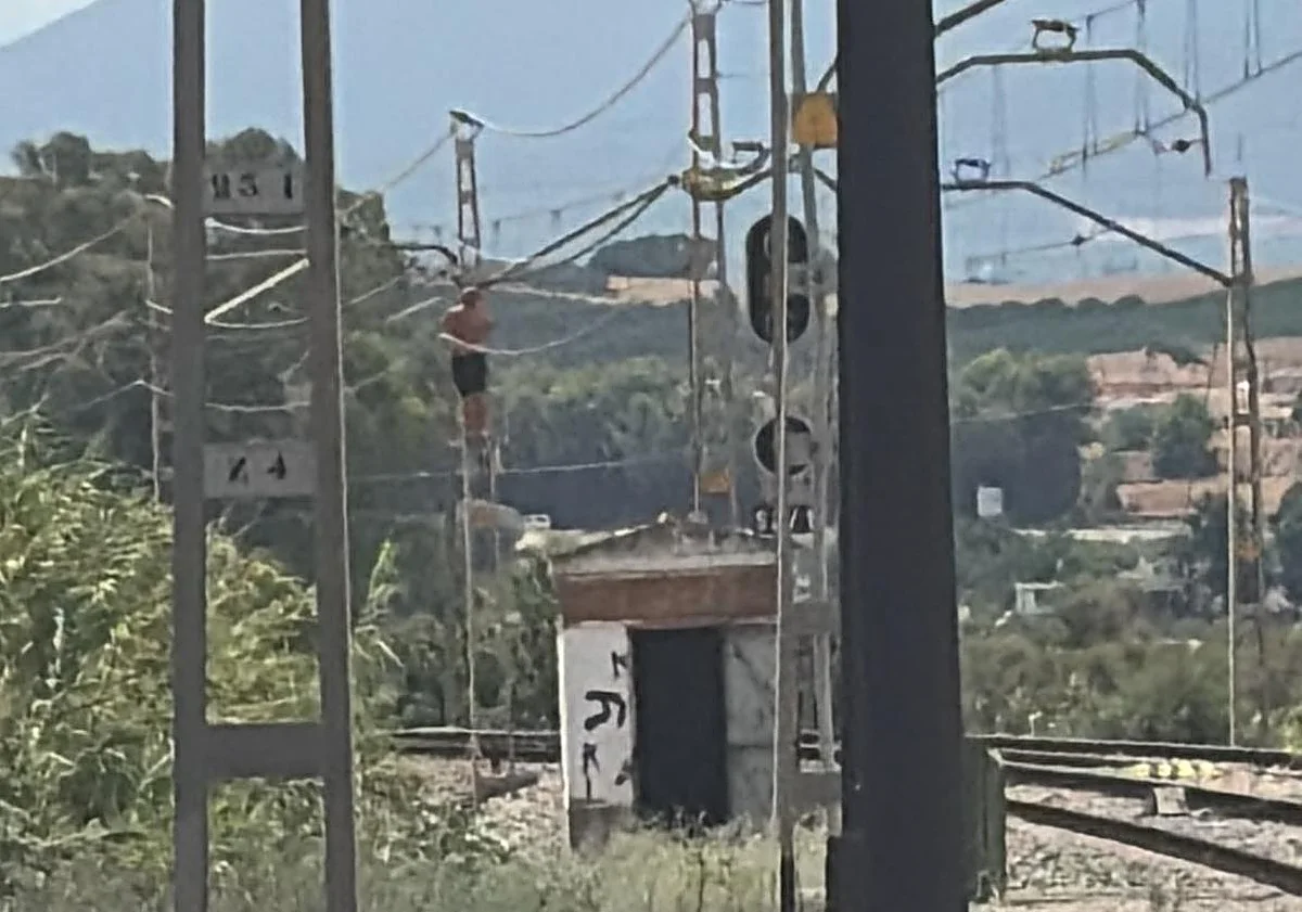 Interrumpido el Cercanías en Pizarra por la presencia de una persona en las vías
