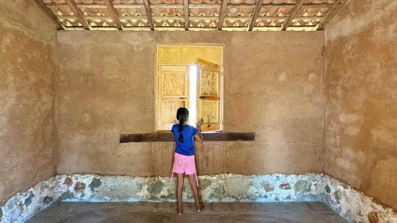 Por qué esta comunidad de Guerrero eligió el adobe sobre el concreto para reconstruir tras Otis