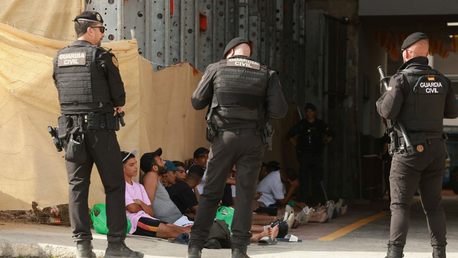 Un guardia civil de paisano, apaleado en Ceuta por cinco marroquíes que intentaron robarle en una gasolinera