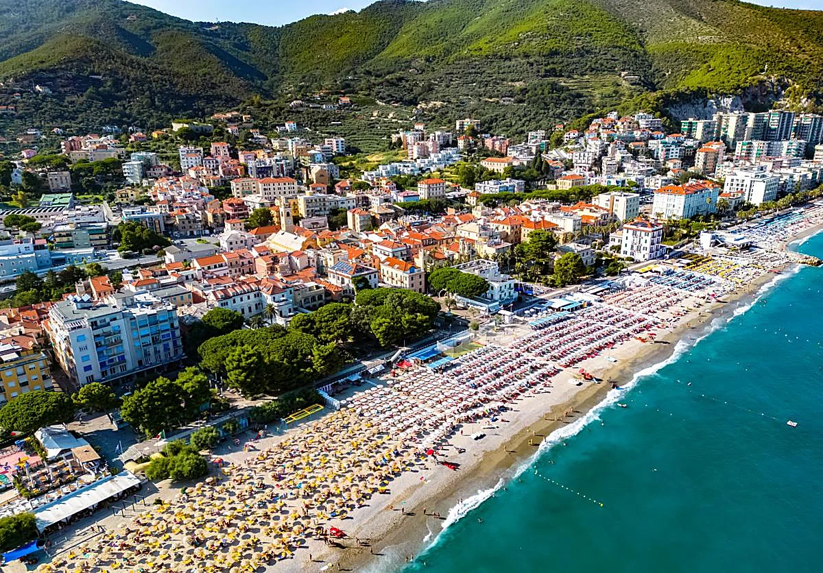 La rebelión de unas monjas en Italia por sus 50 metros de playa