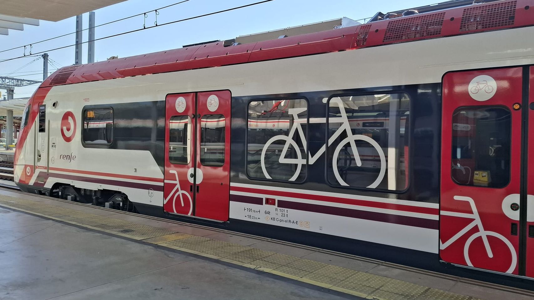 Brecha en la flota de trenes: el Gobierno renueva Cercanías Madrid mientras que los Alstom para Rodalies no llegan
