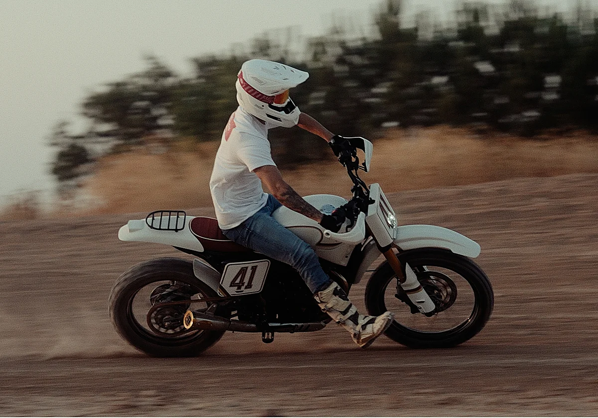 'Miura', la Triumph Scrambler 400 XC que rinde homenaje a la Selección Española