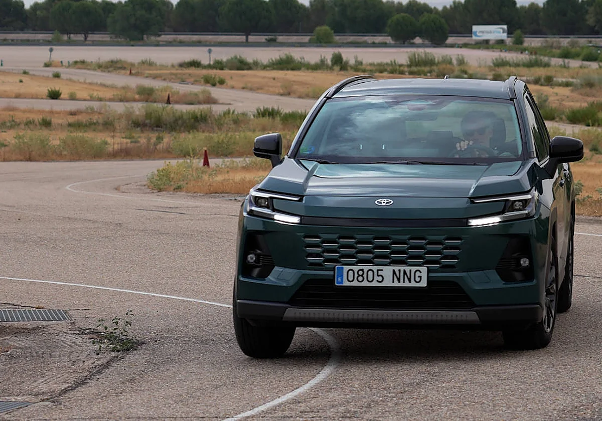 Probamos el nuevo Toyota RAV4: madurez tecnológica y máxima eficiencia en su sexta generación