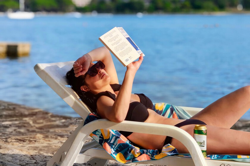 Vas a la playa a no hacer nada y vuelves más cansado que de la oficina: la ciencia tiene una explicación para esta paradoja