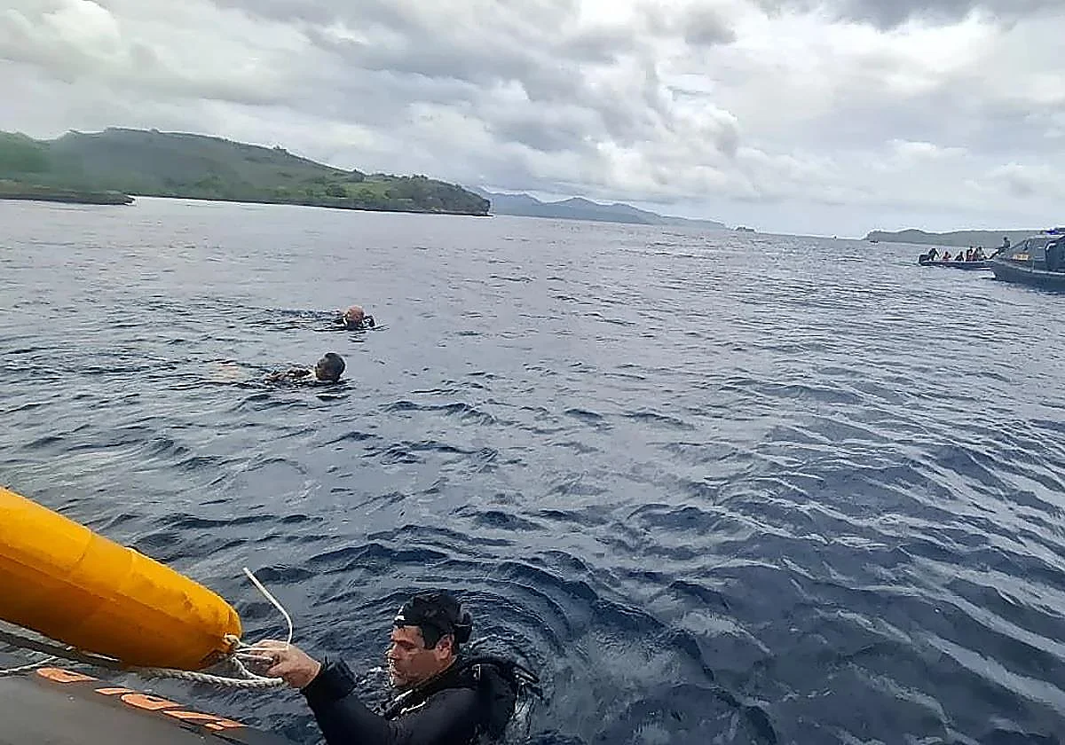 El capitán del barco naufragado en Indonesia asegura que no hubo tiempo para evacuar al grupo de valencianos