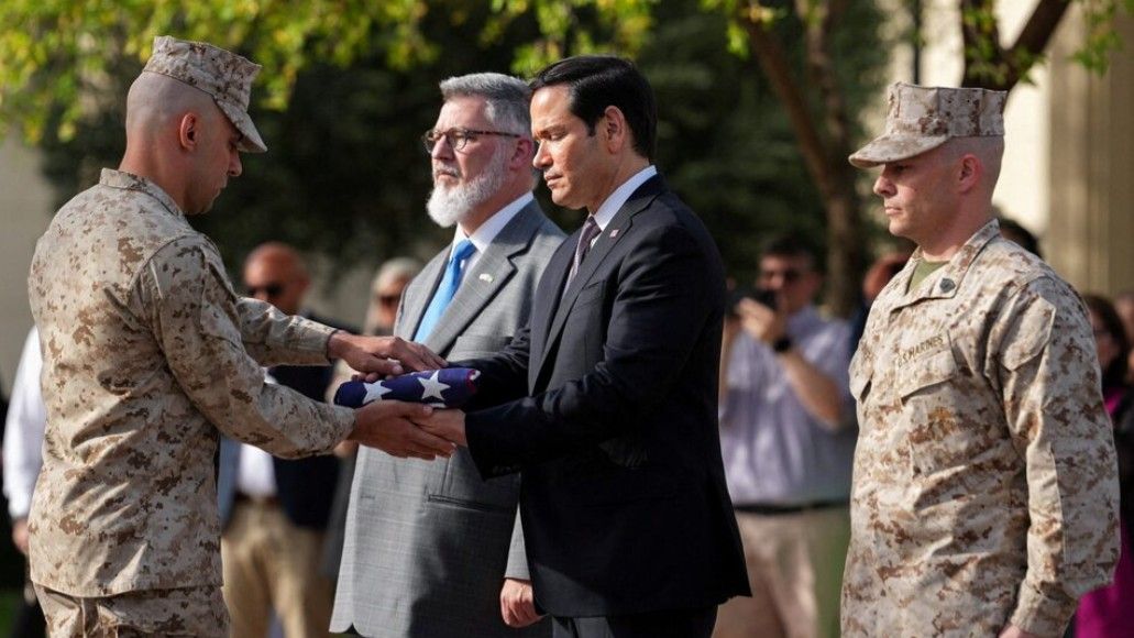 EEUU comienza a reabrir sus embajadas en Oriente Próximo para escenificar el final de seis meses de guerra con Irán
