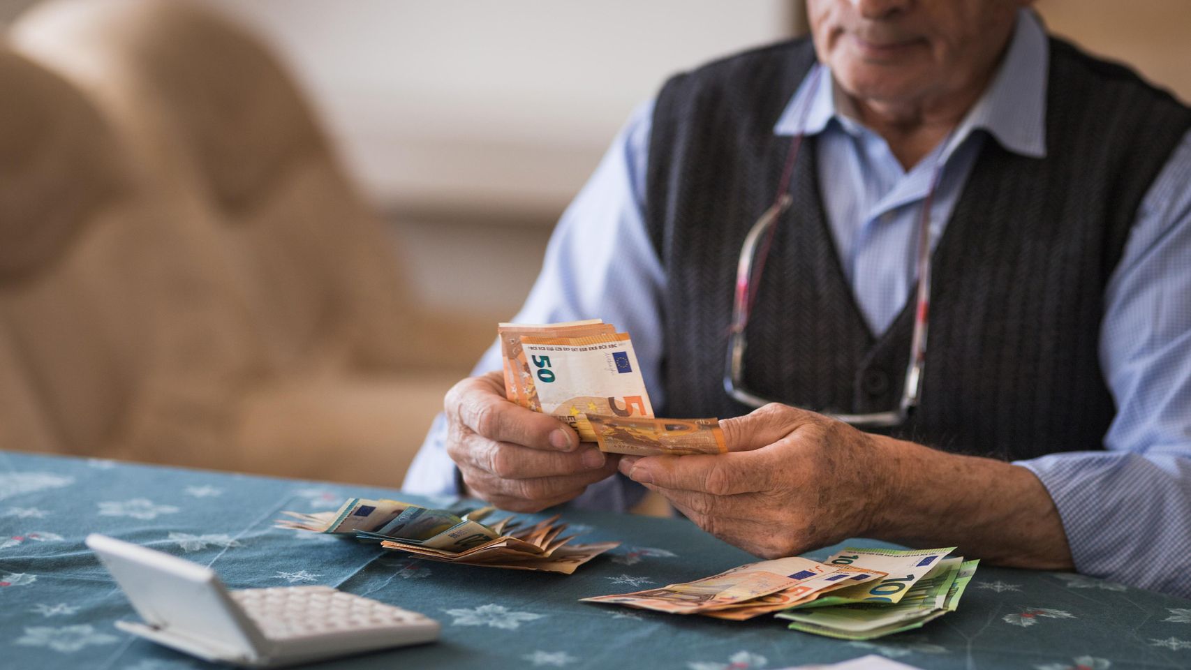 Las pensiones suben más que precios y salarios: los jubilados cobran ya un 33,4% más que los sueldos más habituales