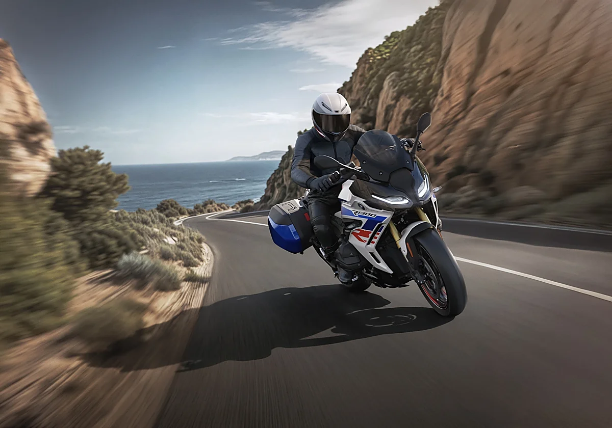 Probamos la nueva BMW R 1300 RS, la decana sport tourer que madura hacia la deportividad