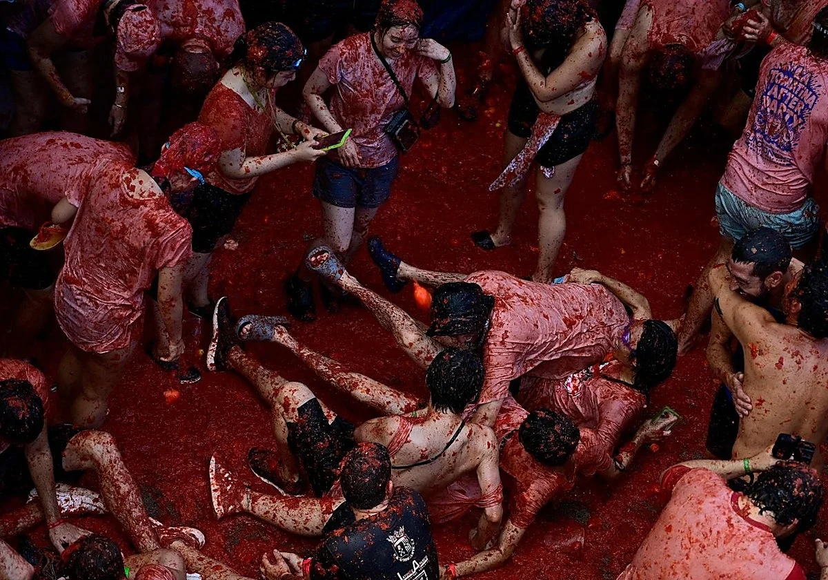 Atendidas cuatro personas por gas pimienta en la Tomatina de Buñol, Valencia