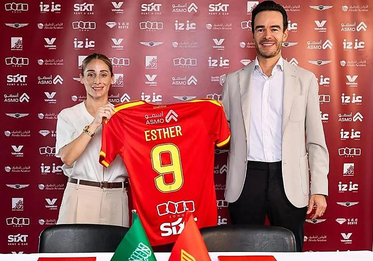 Esther González borra las fotos con su mujer y su hijo tras fichar por un club de Arabia Saudí