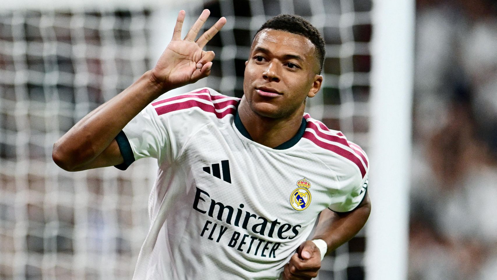 Mbappé, con un hat-trick, lidera el arsenal ofensivo de un Real Madrid que se divierte en el Bernabéu ante la Real Sociedad
