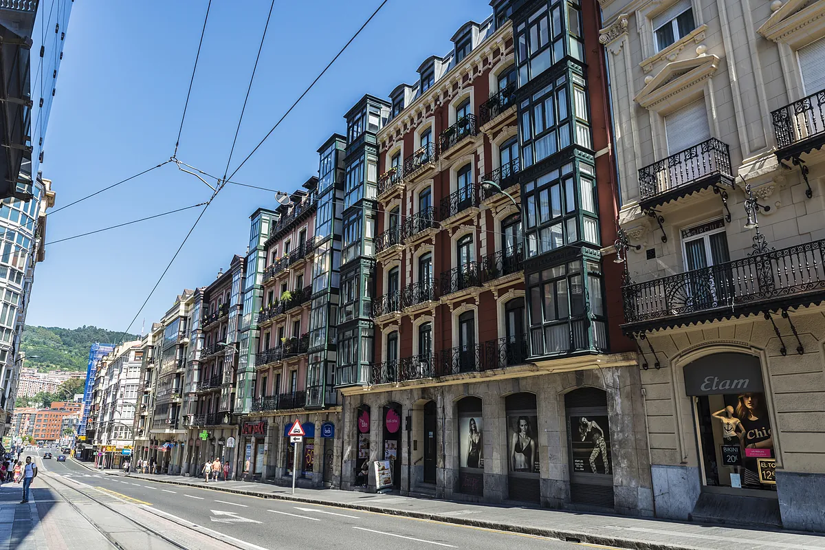 Las compraventas de vivienda caen un 4% en junio: ¿dónde se está frenando el mercado?