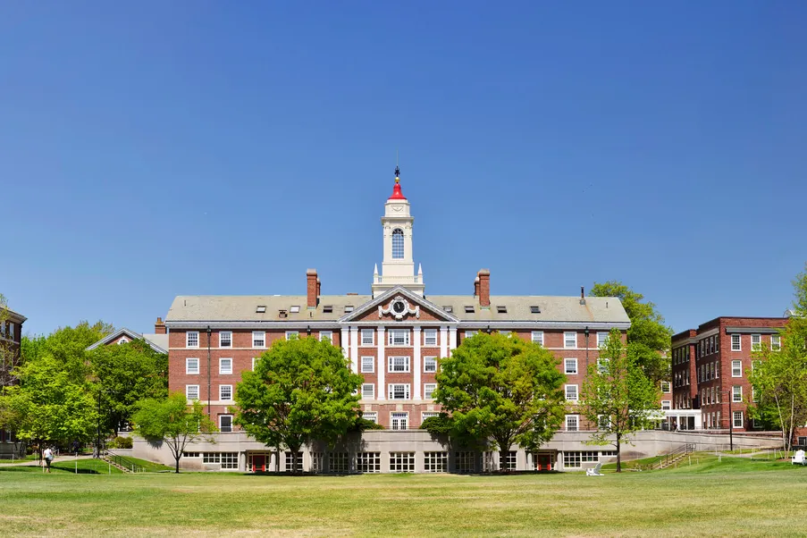 Harvard se planteó traer a Europa su MBA tras las amenazas de Trump sobre los visados