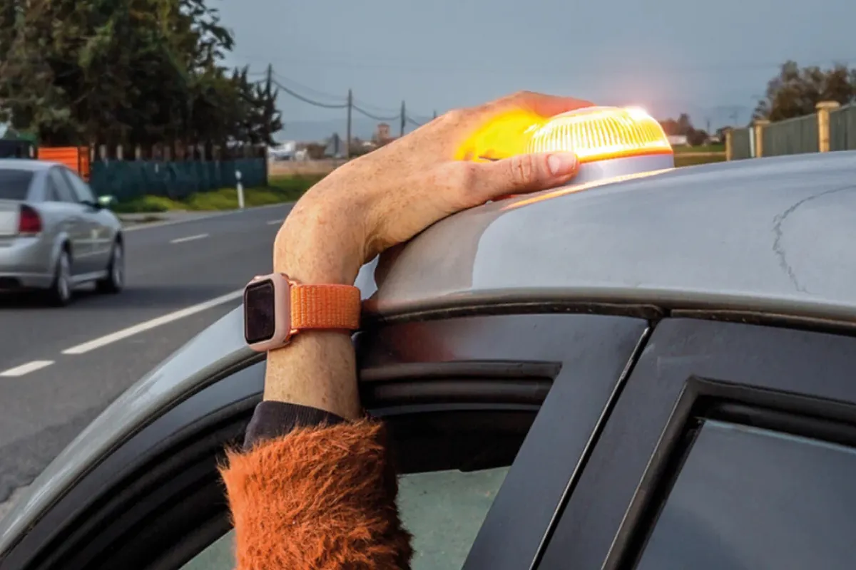 La DGT retira la homologación de cuatro balizas V16 por motivos administrativos