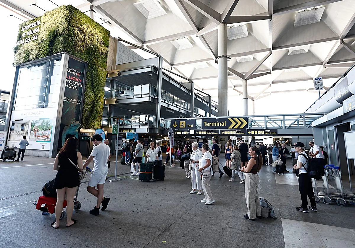 Más de 2.500 vuelos operarán en el aeropuerto de Málaga en el final de las vacaciones