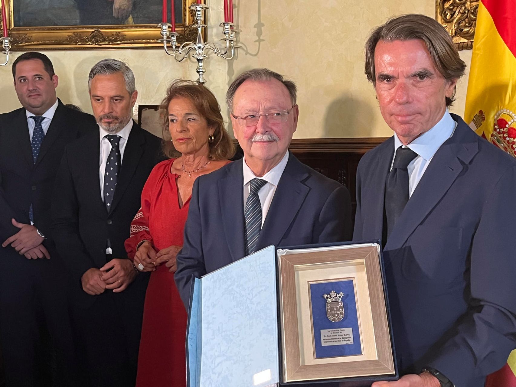 Aznar pide una política exterior que "no deje a España aislada, a merced de cualquier extorsión y sin aliados ante una crisis"