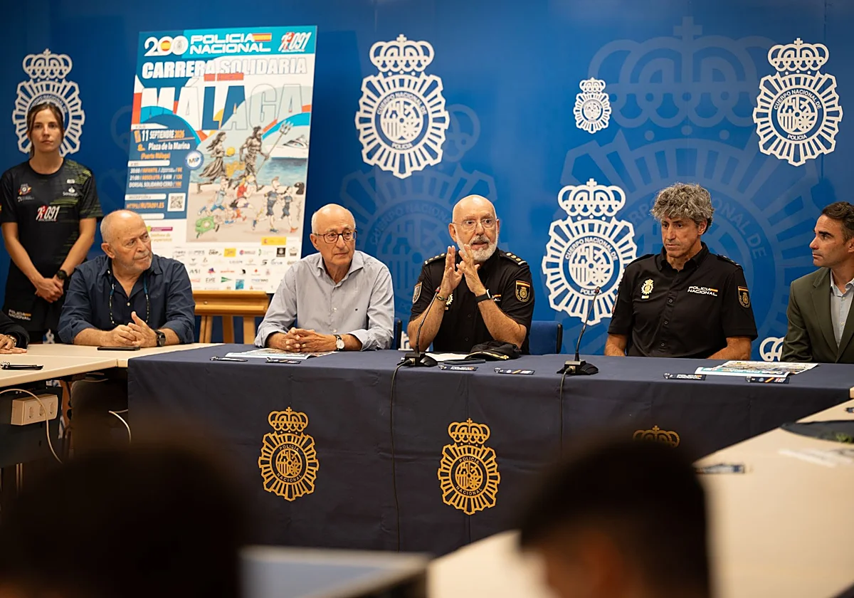 Vuelve la carrera solidaria de la Policía Nacional en Málaga para luchar contra la soledad no deseada