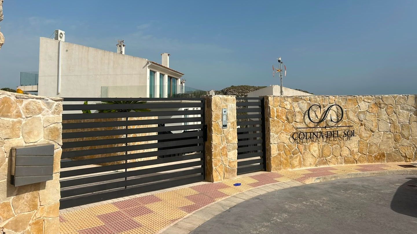 La Guardia Civil, a la espera de la autopsia del matrimonio fallecido en Cullera: pudo ser una caída en el jacuzzi