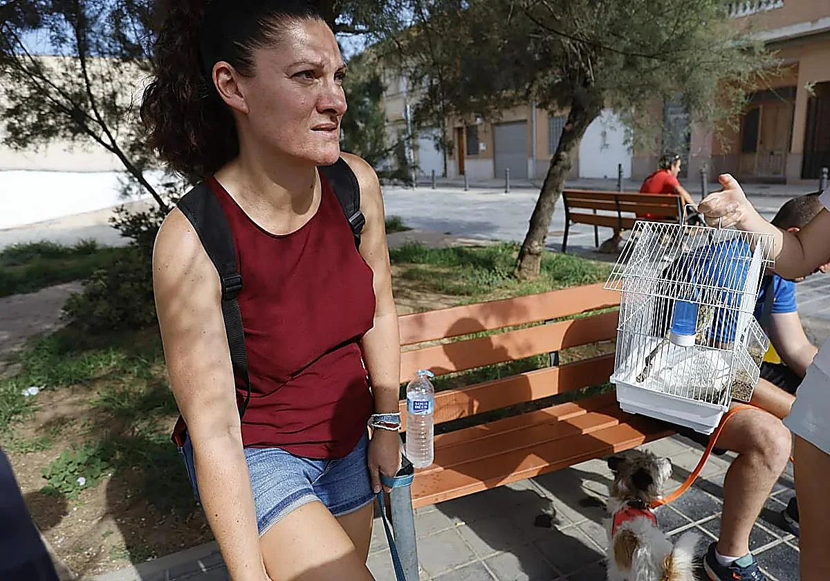 Los primeros desalojados del incendio de El Saler: «Nos han dicho que saliéramos echando leches»