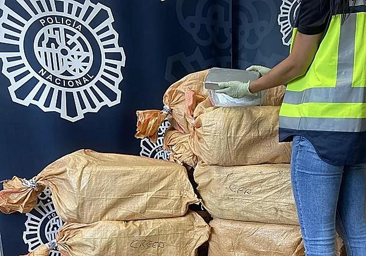 Interceptan en Mérida un vehículo con más de 500 kilos de cocaína en 18 fardos
