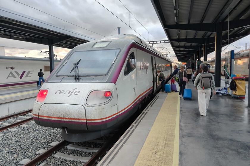 Renfe está obligada a devolver dinero desde los 15 minutos de retraso. Su presidente avisa que esto "encarecería los billetes"