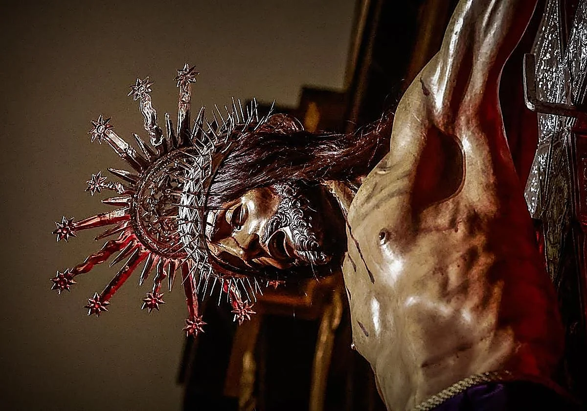 Granada saca en procesión al Cristo protector de la ciudad para para pedirle que paren los terremotos