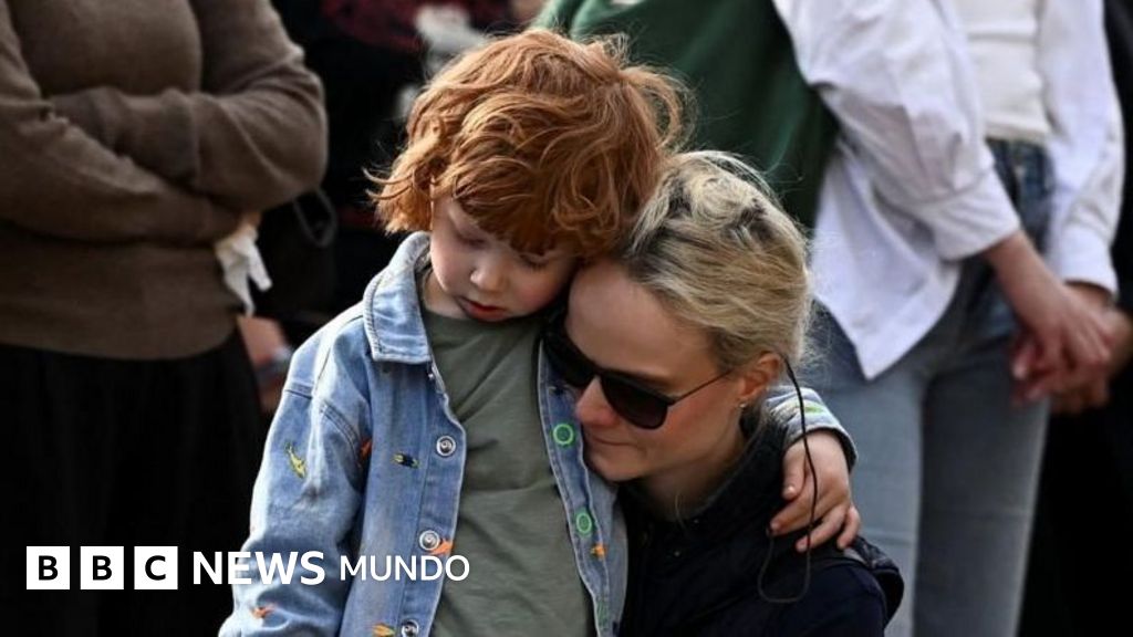 En fotos: la despedida del pueblo noruego al rey Harald entre lágrimas y ofrendas florales