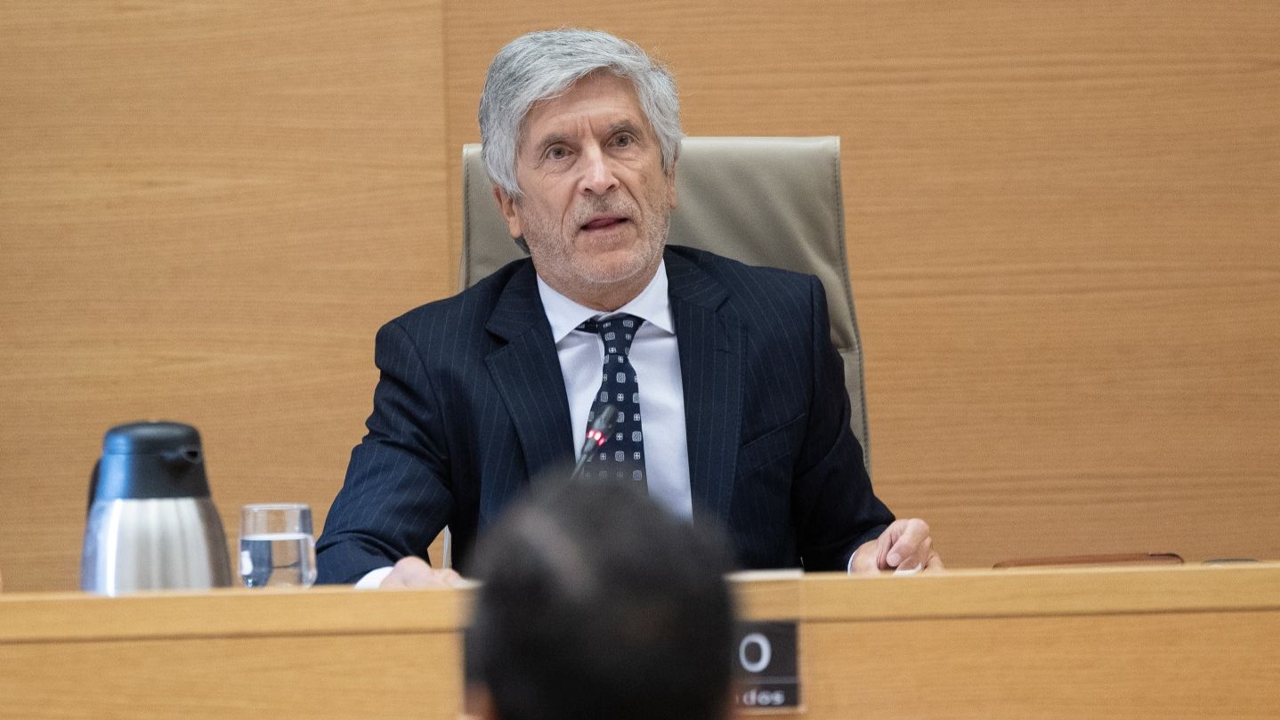 Marlaska pide a la UE el apoyo de Frontex un mes después de la invasión para identificar a los migrantes que siguen en Ceuta