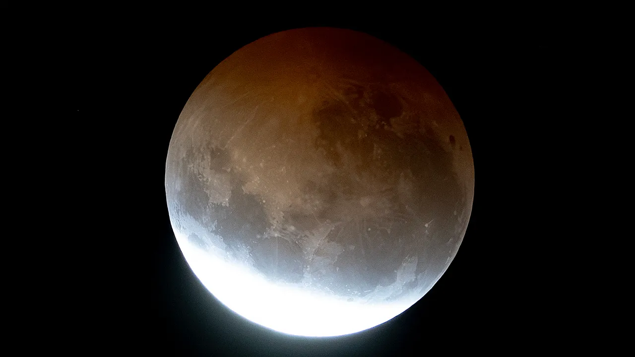 Las mejores fotos del eclipse lunar parcial que enamoró a América este 27 y 28 de agosto