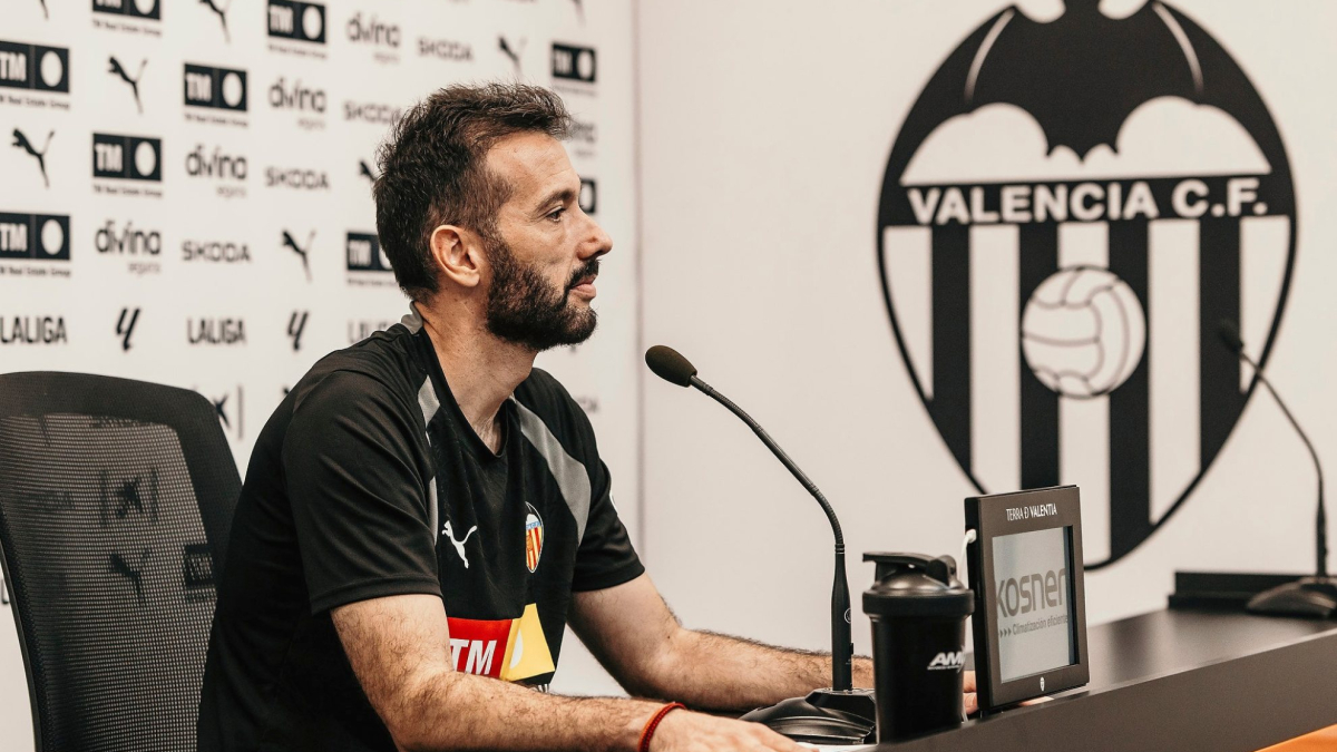 Corberán y la falta de gol del Valencia: “Tenemos un mercado abierto para mejorar aspectos ofensivos de la plantilla”