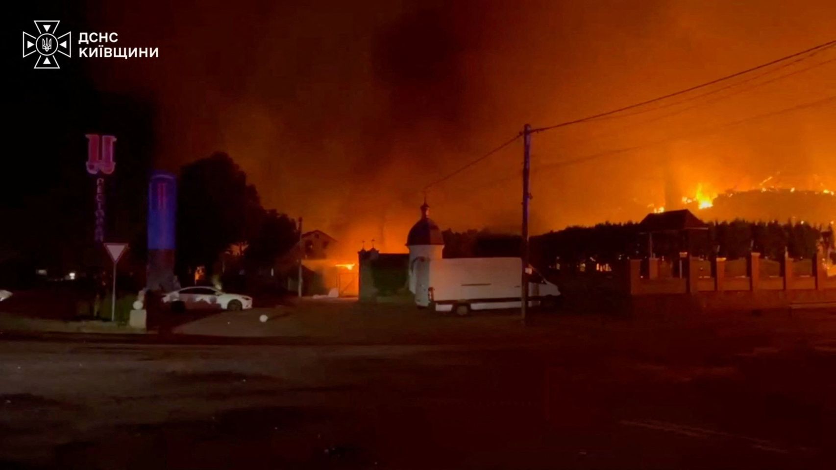 Un ataque ruso contra un almacén cerca de Kiev deja al menos 27 muertos y 42 heridos: hay 381 evacuados