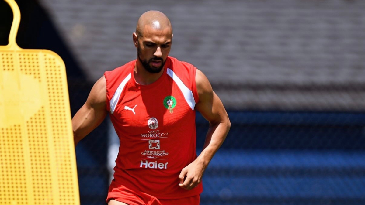 Amrabat rescinde su contrato con Fenerbahçe mientras Pellegrini sigue esperando un pivote