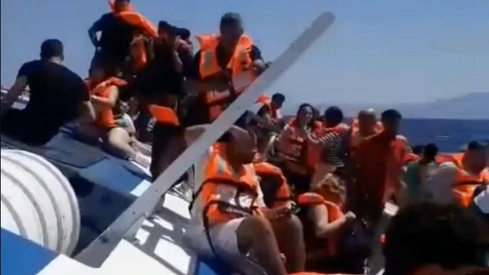 Un barco con al menos 270 personas a bordo naufraga frente a las costas de Chipre