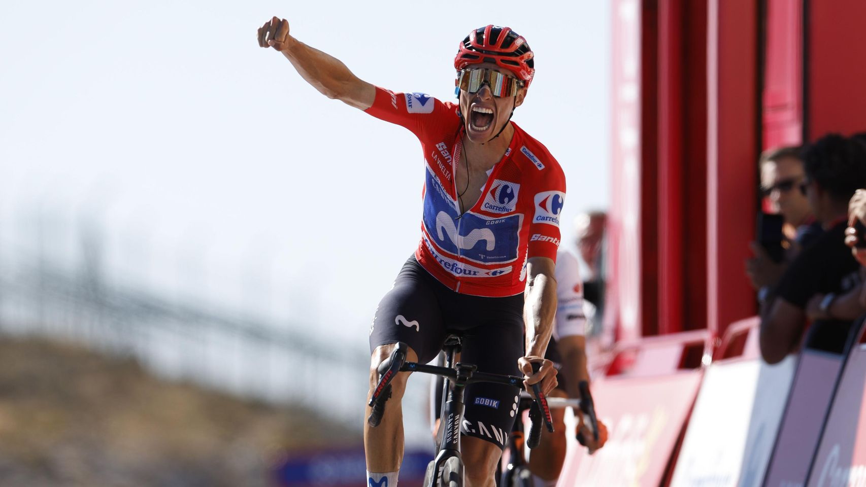 Enric Mas se lleva la victoria en el Alto de Aitana y abre brecha en el liderato de La Vuelta