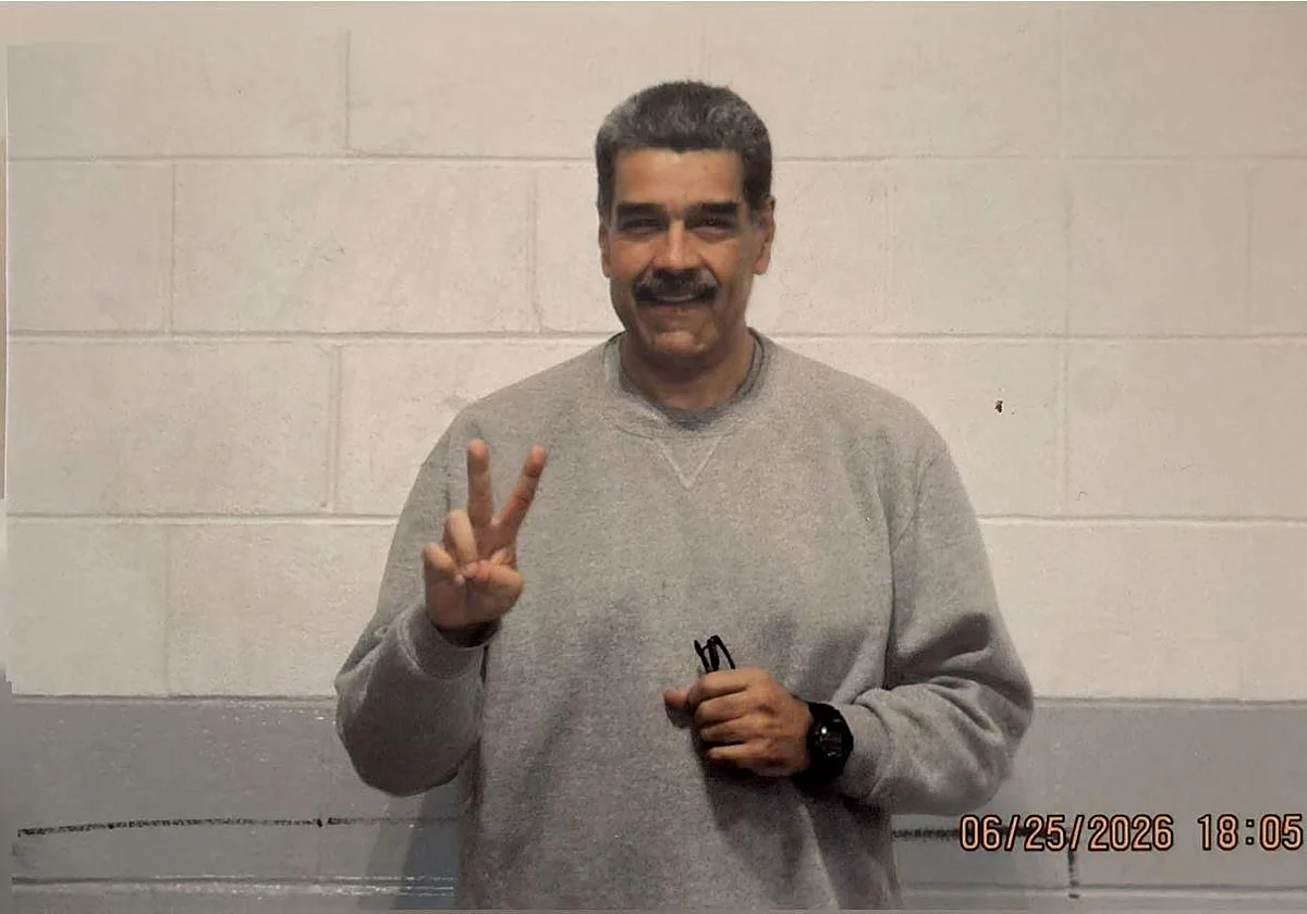 Maduro publica dos fotos suyas en prisión y advierte que sigue «firme»