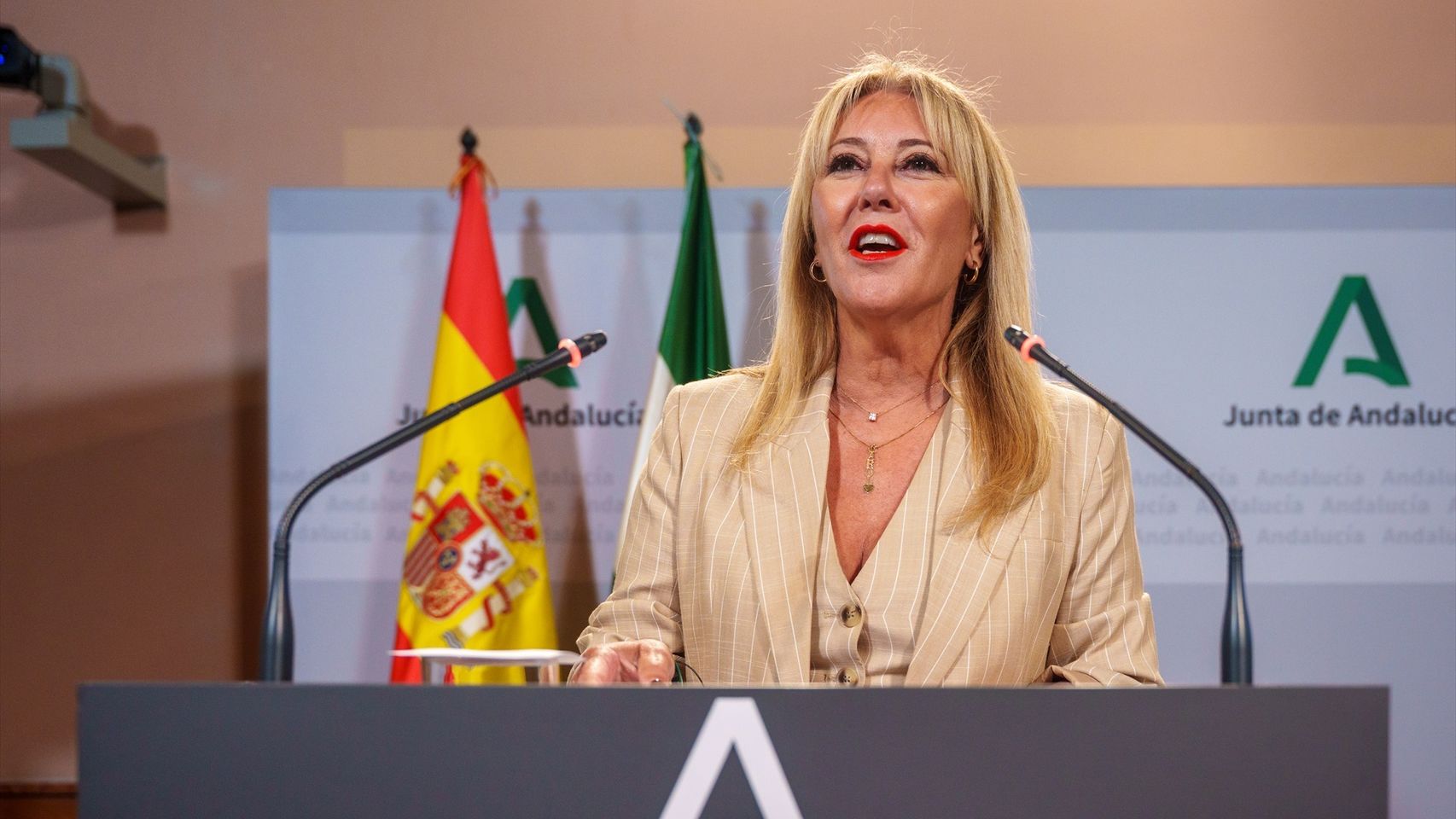 El Gobierno andaluz rebaja las fricciones con Vox por las ayudas a los inmigrantes de Ceuta: "No se incumple el pacto"